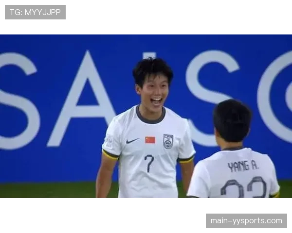 向余望禁区垫射被刘殿座没收 重庆开场阶段攻势凶猛